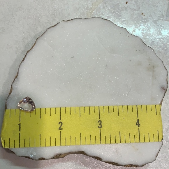 4.35 Carats Imperial Natural Topaz Cut Stone from Skardu Pakistan - Picture 8 of 16